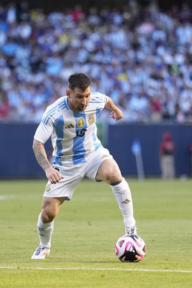 英超积分榜：阿森纳2分领先曼城，维拉第3曼联第6利物浦第10