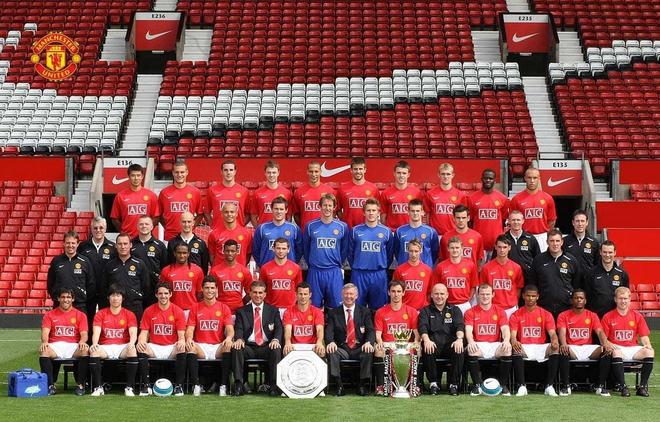 记者晒视频：钟义浩现场观看海牛比赛，海牛进球后他兴奋鼓掌