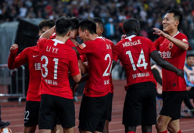 太阳报：C罗日收入48.8万英镑，与摩根采访时戴的手表值110万英镑