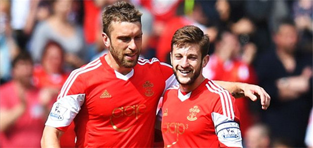 给你修修胡子，瓦科分享自己用剪刀剪克雷桑胡子的照片